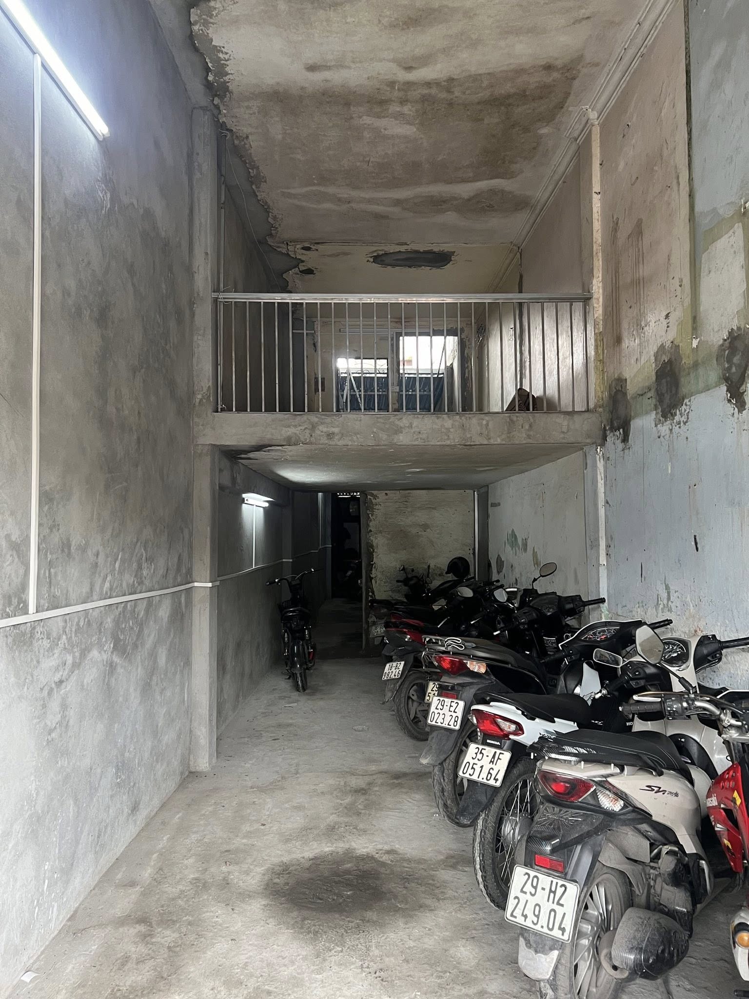 Cho thuê MBKD ngõ ô tô Giải Phóng 70m2 x 1.5 tầng, 13  Triệu cà phê, đồng nát, hàng ăn, VP - Ảnh chính